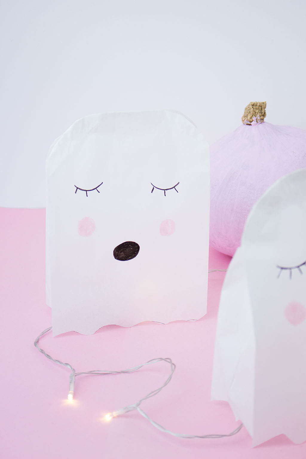 Frau Liebling - DIY Blog- DIY Geister aus Papiertüten für die Halloween-Deko selber machen