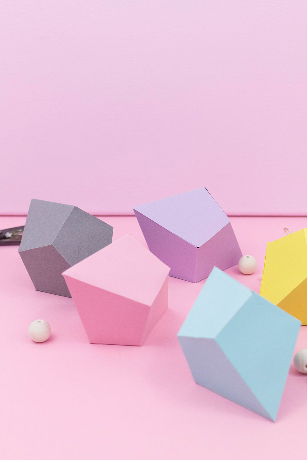 Frau Liebling - DIY Blog - Deko, Geschenke; Lettering mit Herz, Origami, Papierdiamanten falten