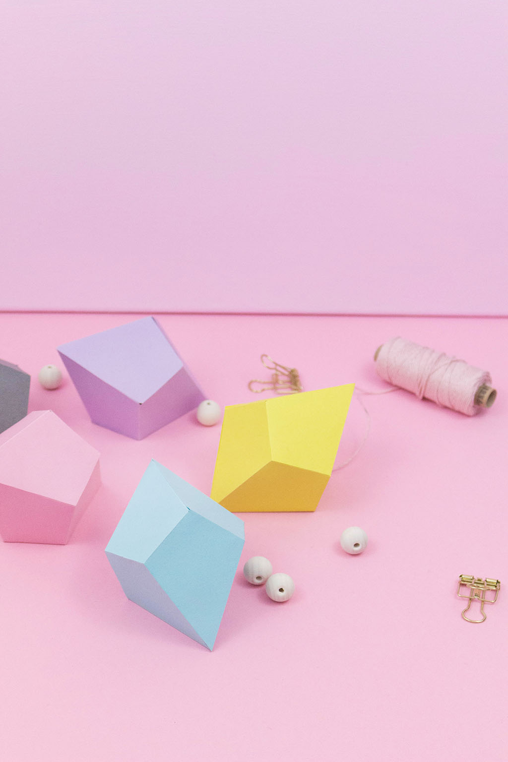 Frau Liebling - DIY Blog - Deko, Geschenke; Lettering mit Herz, Origami, Papierdiamanten falten