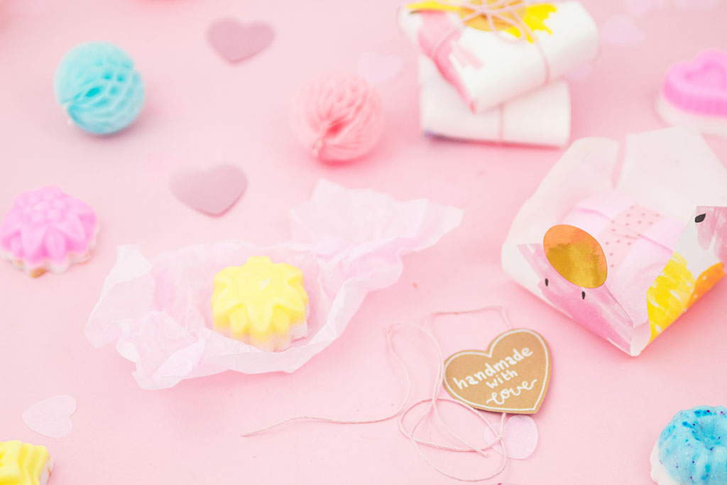 Frau Liebling - DIY Blog - Deko, Geschenke, Lettering - DIY Rosen Seife selber machen und verschenken