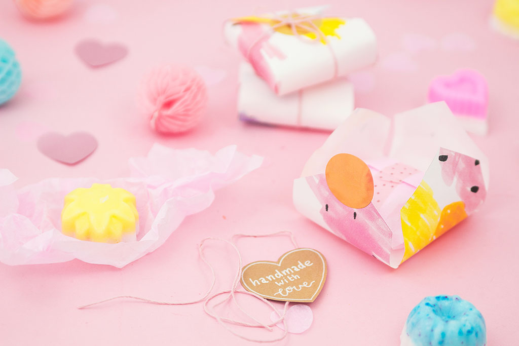 Frau Liebling - DIY Blog - Deko, Geschenke, Lettering - DIY Rosen Seife selber machen und verschenken
