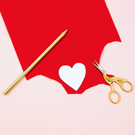 DIY Valentinstag Accessoire: Herz Patches selber machen