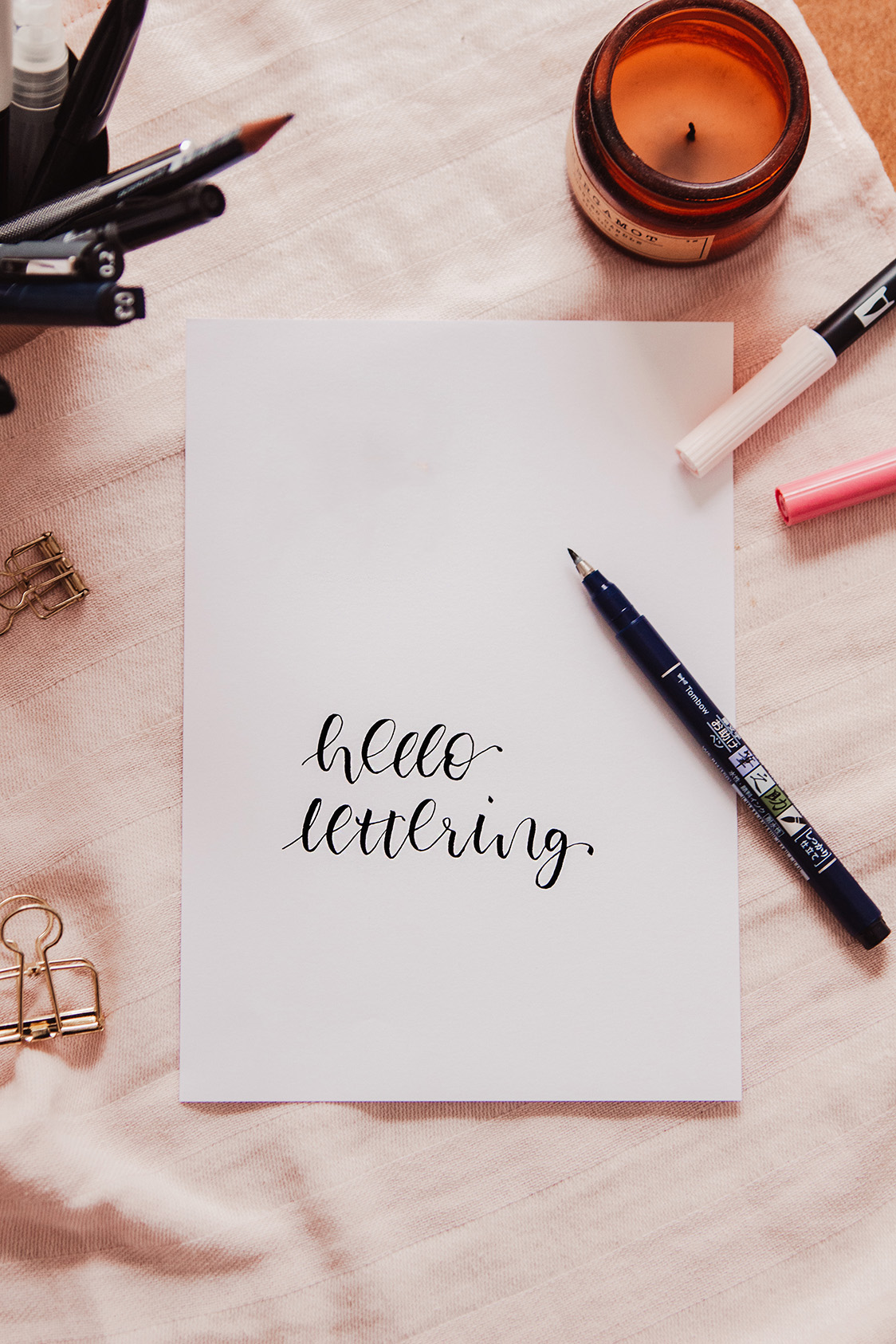 Featured image of post Handlettering Buchstaben Groß - Beim handlettering geht es darum wunderschöne buchstaben.