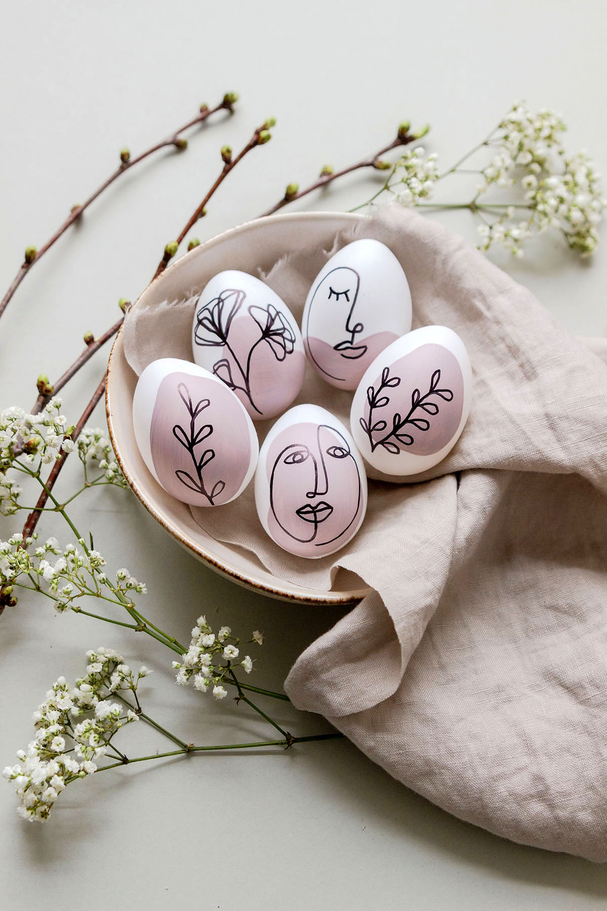 DIY Ostereier bemalen mit Line Art und Online Illustrationen