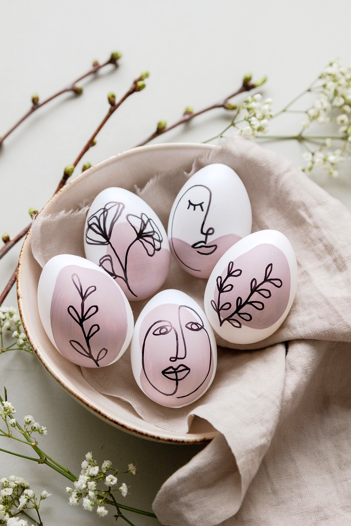 DIY Ostereier bemalen mit Line Art und Online Illustrationen
