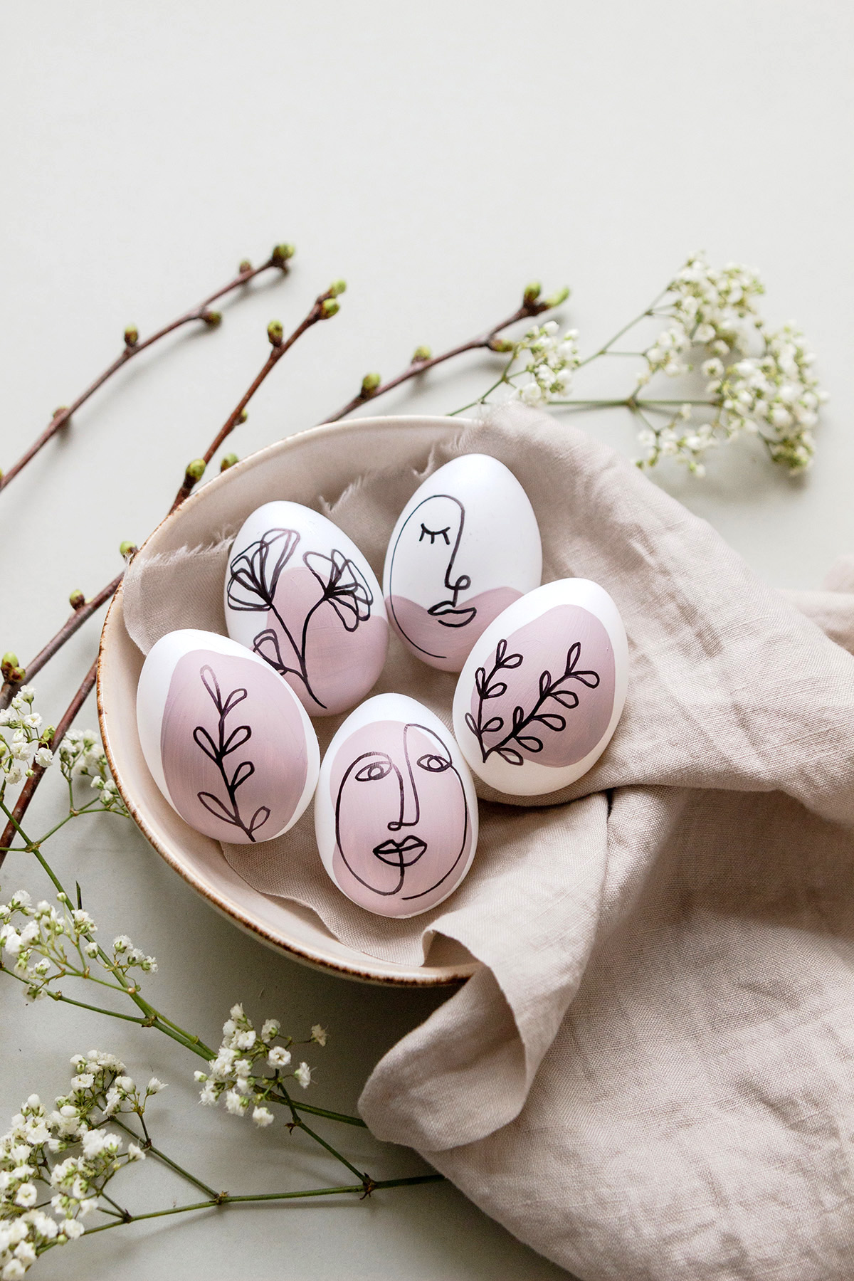DIY Ostereier bemalen mit Line Art und Online Illustrationen