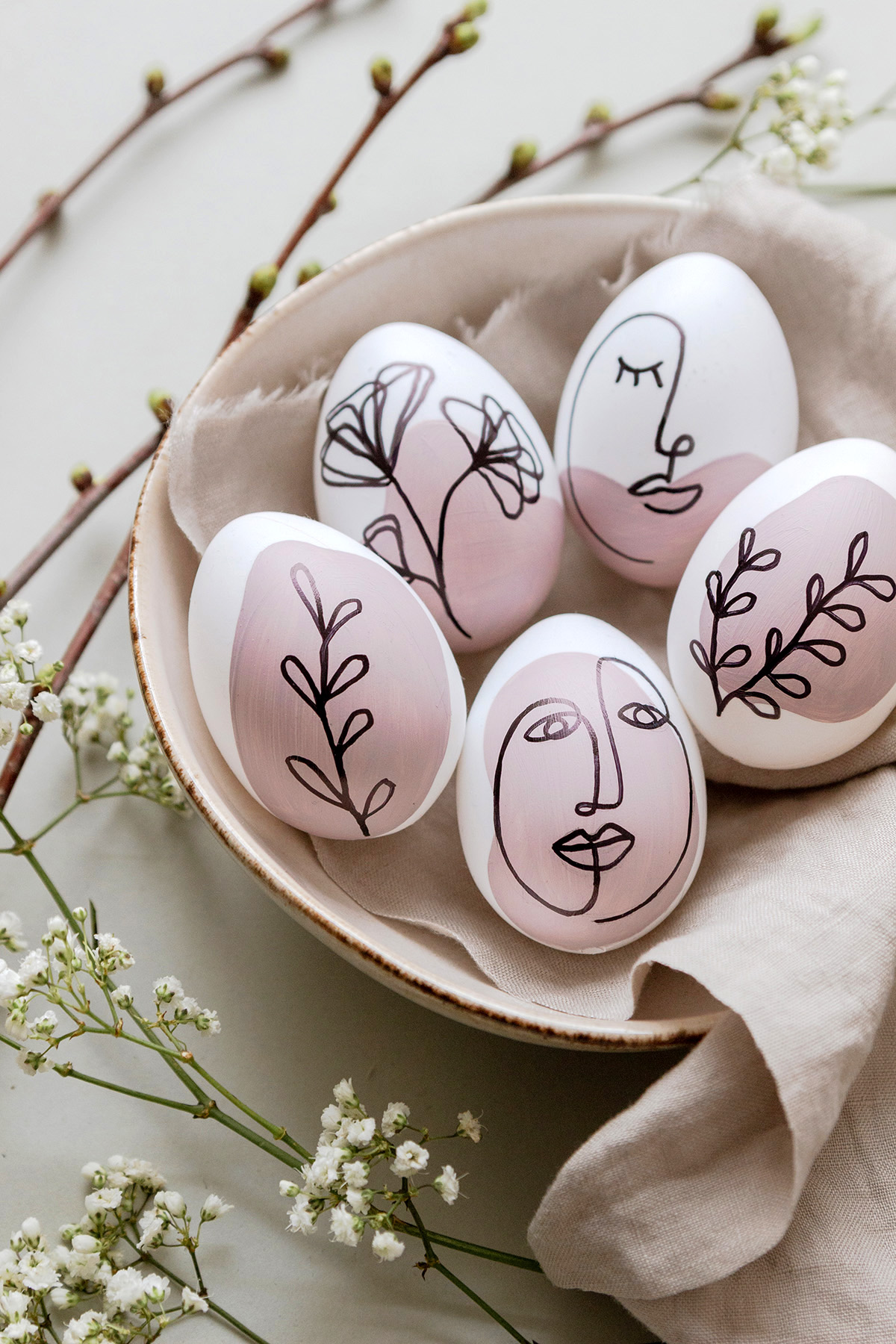 DIY Ostereier bemalen mit Line Art und Online Illustrationen