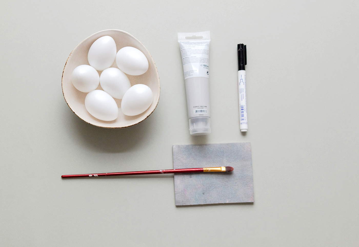 DIY Ostereier bemalen mit Line Art und Online Illustrationen