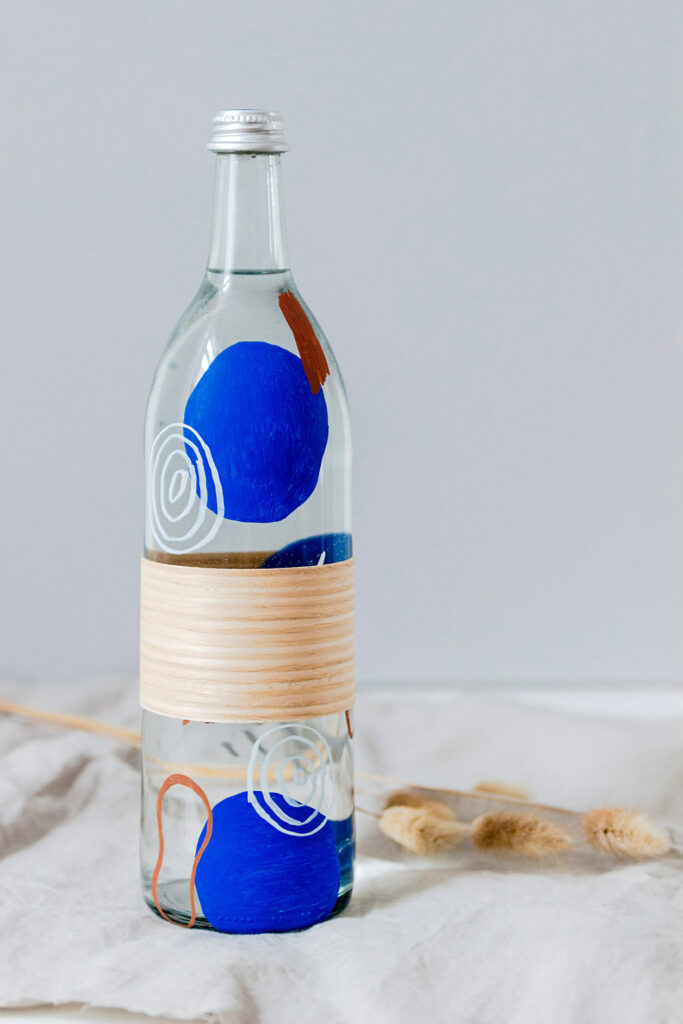 Frau Liebling - DIY & Nachhaltigkeit: Upcycling - Flaschen bemalen - vom Altglas zur Designerflasche