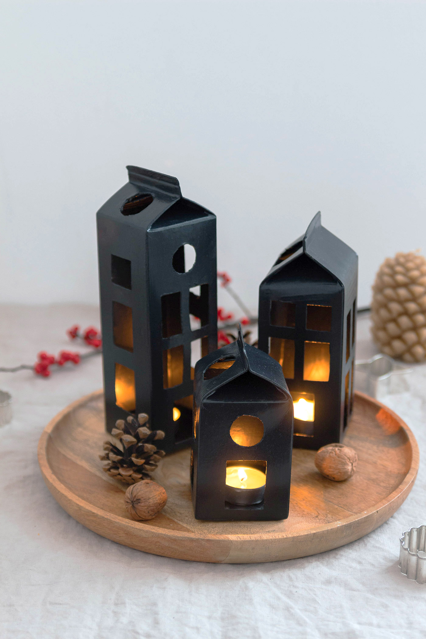 Frau Liebling - DIY Blog - DIY & Nachhaltigkeit - Upcycling Weihnachtsdeko: DIY Lichthäuser aus Saftkartons basteln
